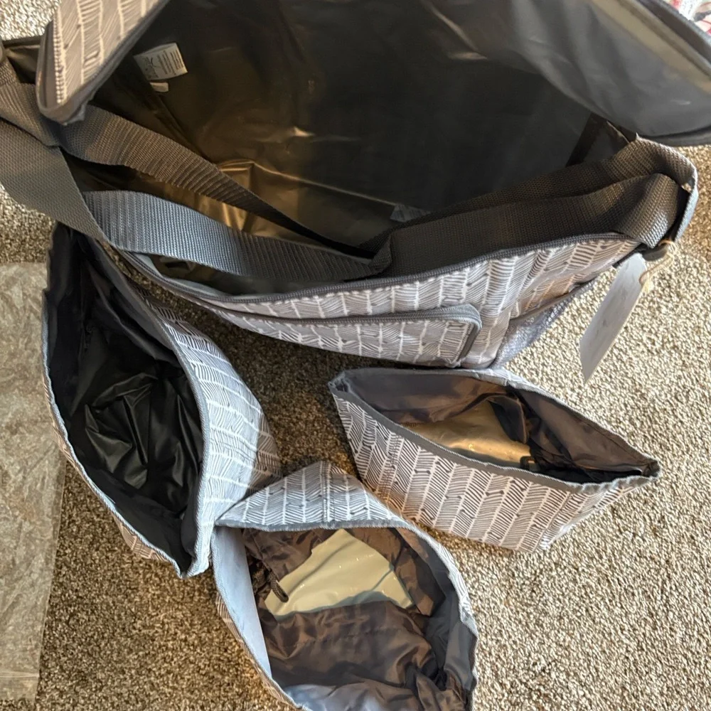 Thirty-One Gray and White Pet Travel Set in HerringBone